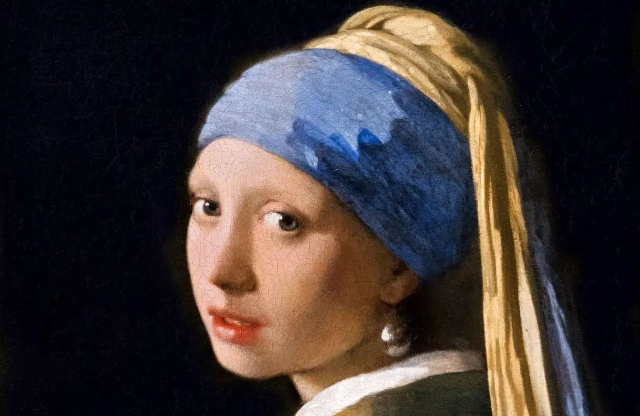 La jeune fille &agrave; la perle, un portrait iconique de Vermeer, d&eacute;voile son regard myst&eacute;rieux et sa perle lumineuse sur fond sombre.