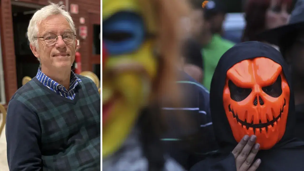 &Auml;ldre man med glas&ouml;gon bredvid en person i en l&auml;skig halloweenmask. Fr&aring;gan om halloween &auml;r haram &auml;r aktuell.