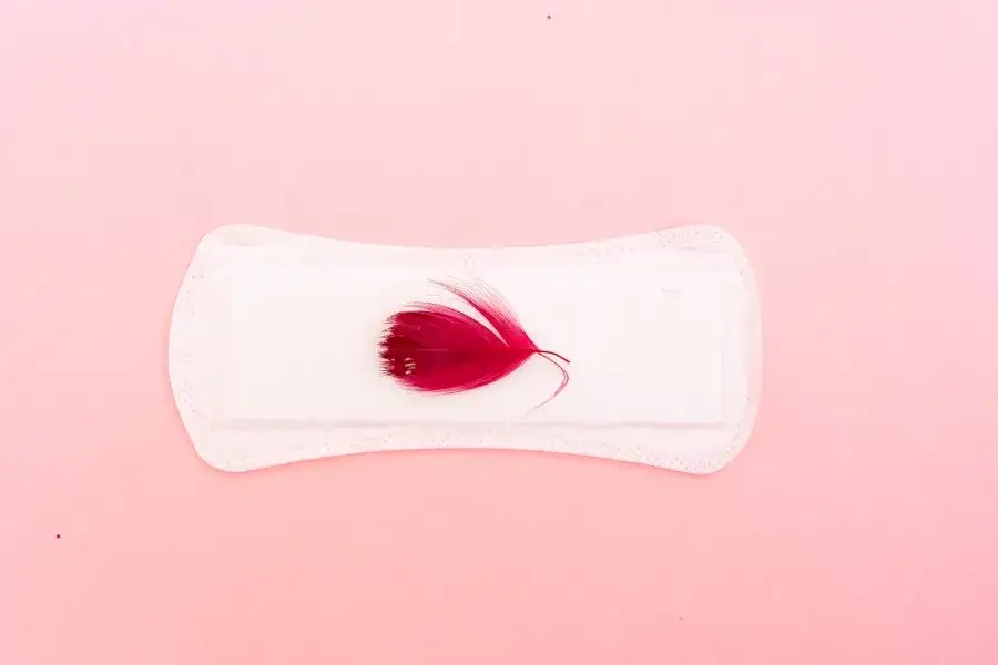 plamienie implantacyjne a miesiączka r&oacute;żnice