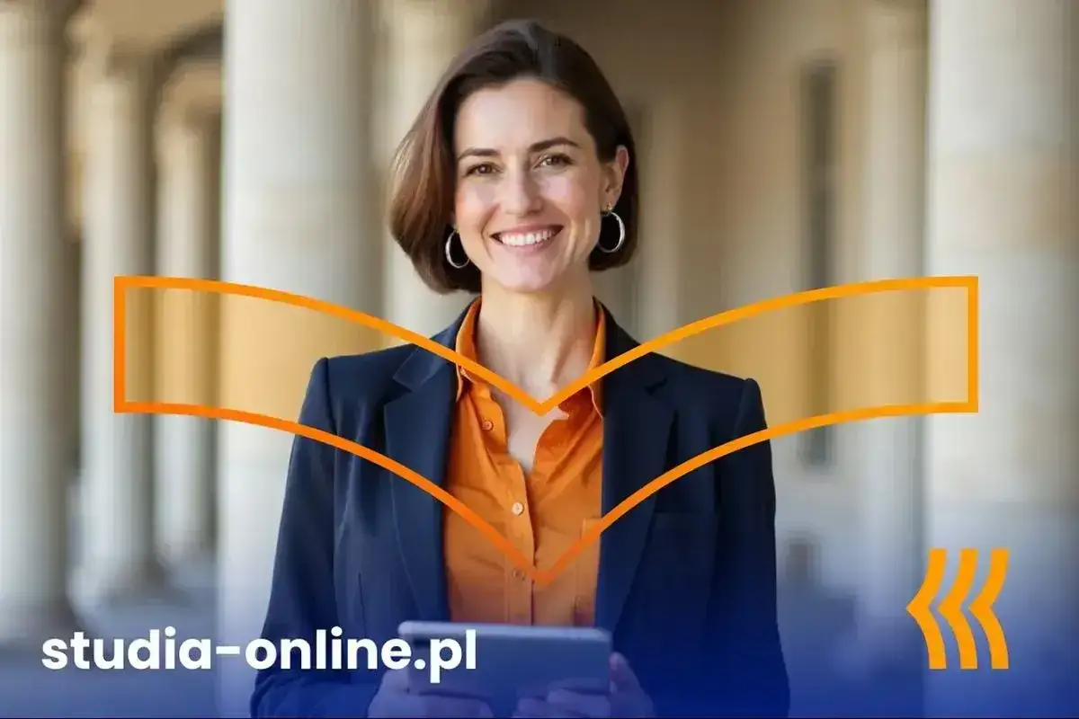 Uśmiechnięta kobieta z tabletem zastanawia się, czy studia liczą się do emerytury.