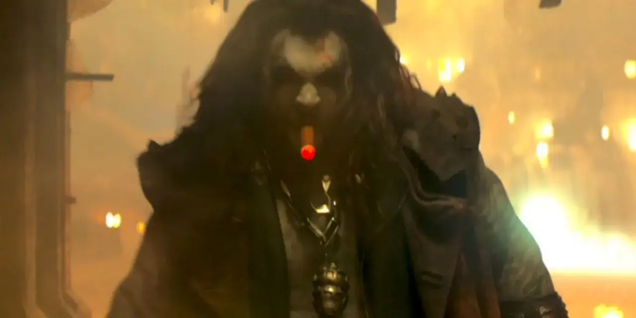 Lobo, le mercenaire intergalactique de DC Comics, fume un cigare dans une sc&egrave;ne de films.