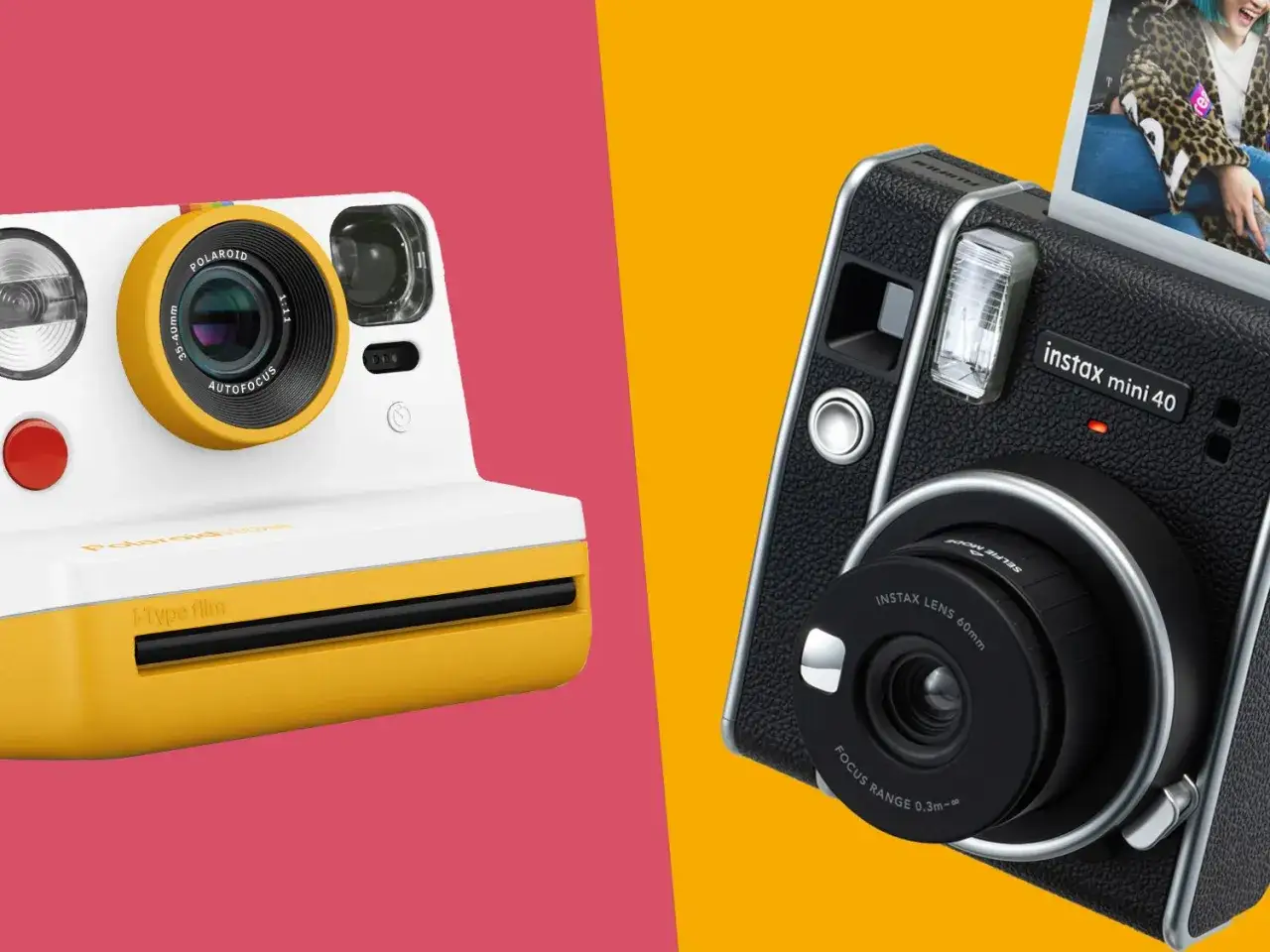 Porównanie aparatów: żółty Polaroid i czarny Instax Mini 40. Jaki Instax najlepszy? Wybór zależy od stylu i potrzeb.