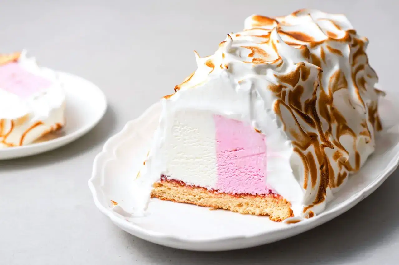 Baked Alaska dessert
