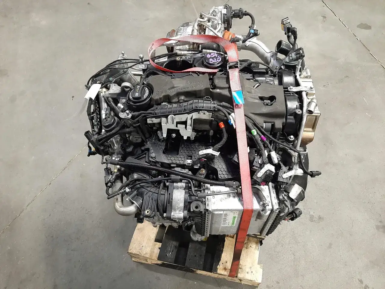 Silnik Mercedes-Benz E-Class, gotowy do montażu.