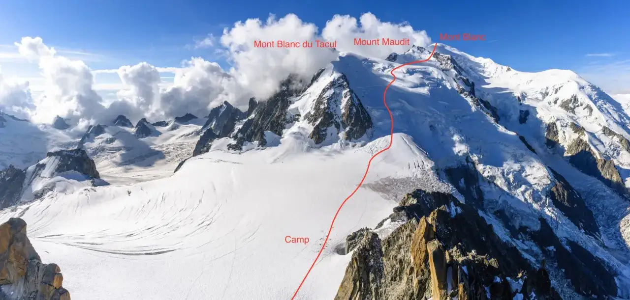 Die Route zur Mont Blanc Besteigung, &uuml;ber Mont Blanc du Tacul und Mount Maudit, mit markiertem Camp.