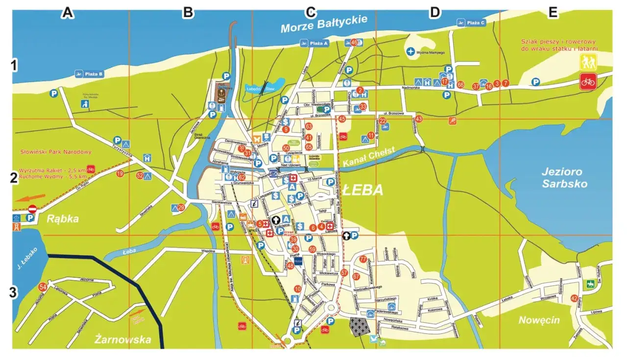 Mapa Łeby: zobacz plaże, Słowiński Park Narodowy, ruchome wydmy, kanał, jezioro Sarbsko i szlaki turystyczne.
