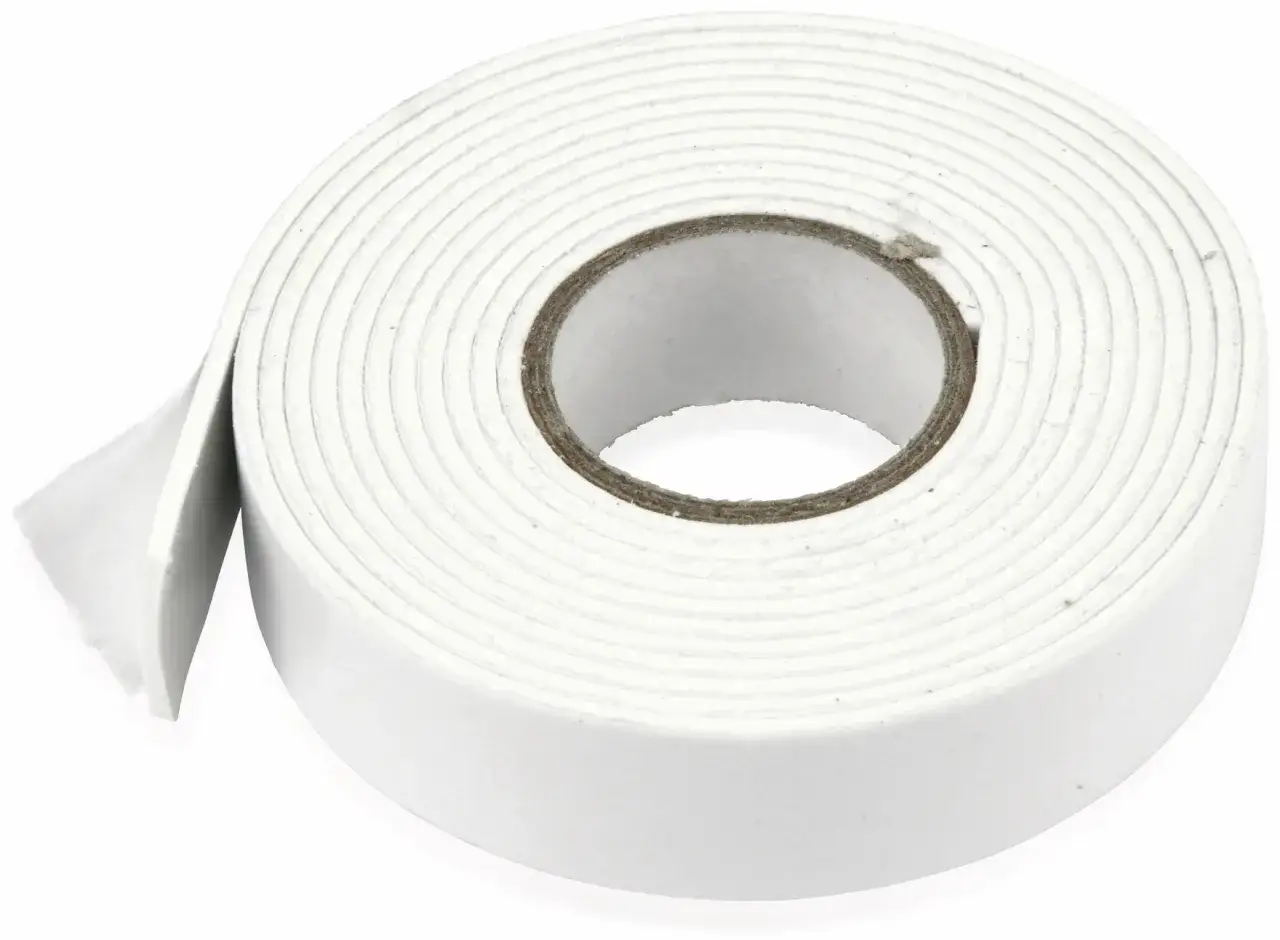 Eine Rolle weißes Schaumklebeband mit Klebeflächen auf beiden Seiten, bereit für vielfältige Anwendungen.