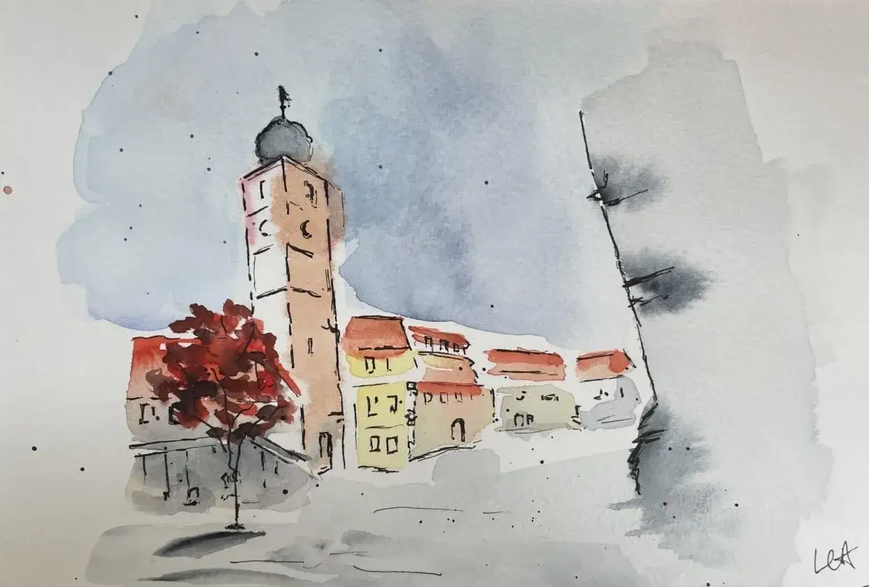 Pintura de acuarela y tinta de un pueblo con una torre alta y casas con tejados rojos. Un &aacute;rbol de hojas rojas destaca en primer plano.
