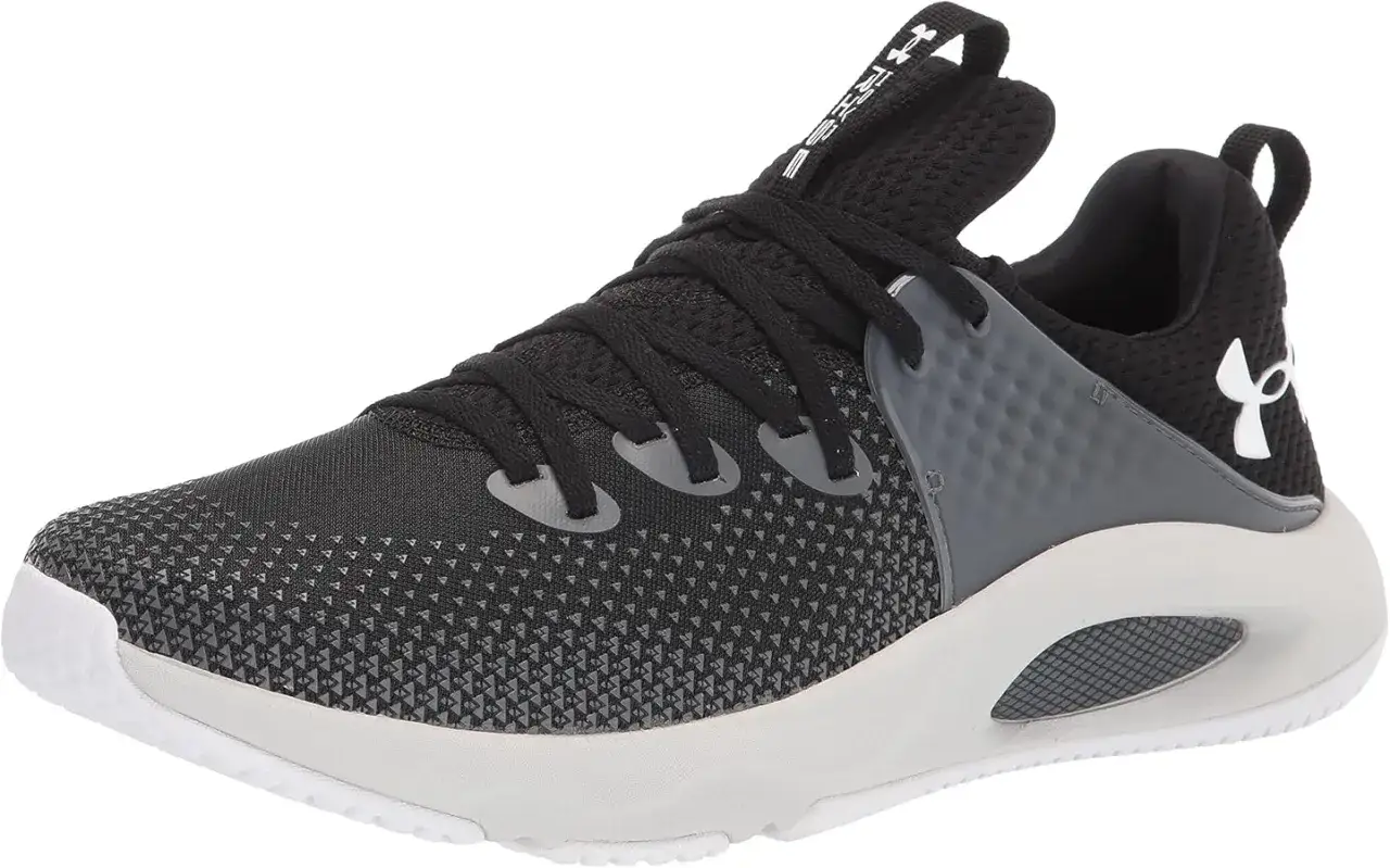 Czarny but sportowy Under Armour HOVR Rise z siateczkową cholewką i szarymi akcentami.