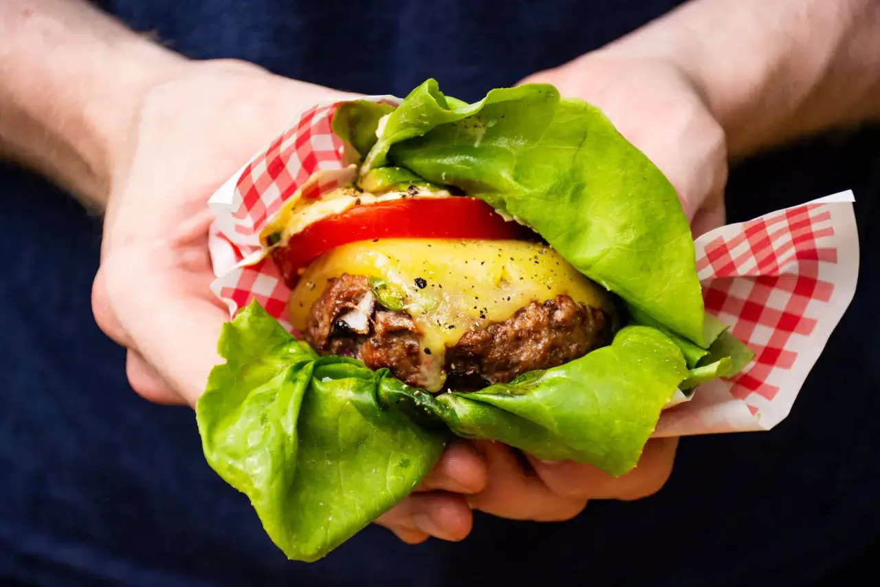keto burger w sałacie gotowy przepis