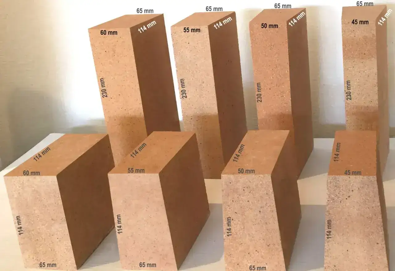 Różne cegły klinkierowe z widocznymi wymiarami: 230 mm, 114 mm, 65 mm, 60 mm, 55 mm, 50 mm, 45 mm.
