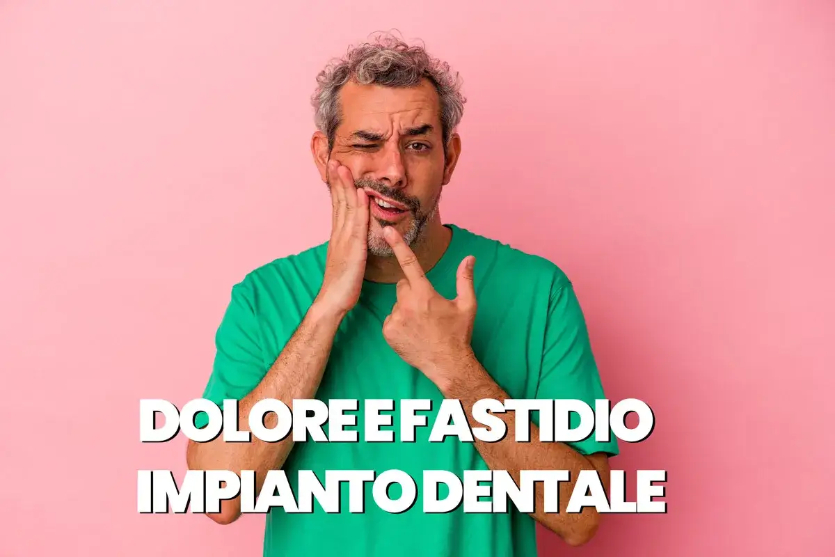 Uomo con mano sulla guancia, espressione di dolore. Testo: 