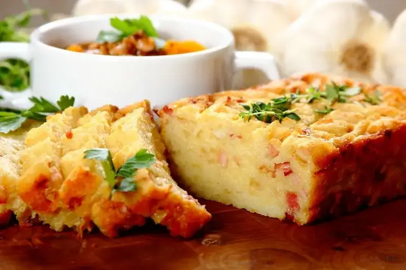 Zdjęcie Babka z kapusty kiszonej, boczkiem, cebulką i kminkiem