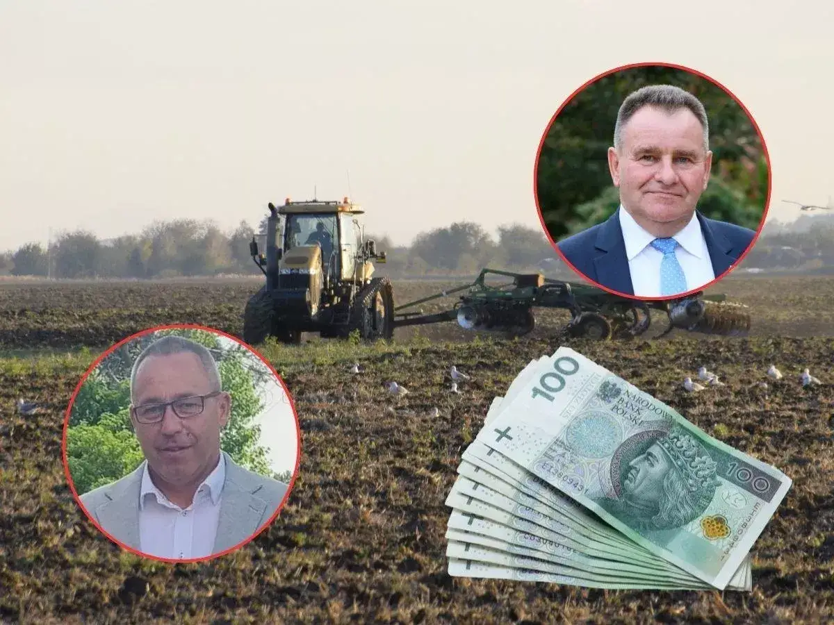 Rolnik na tle pola z traktorem, obok stos banknotów 100 zł. Dwa portrety mężczyzn sugerują wsparcie finansowe, np. kredyt dla rolników.