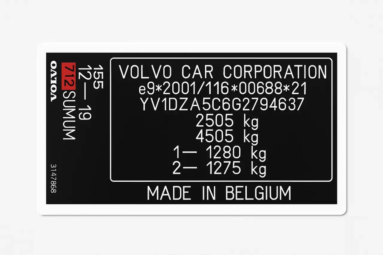 Naklejka Volvo z numerem lakieru 712 SUMMUM. Zawiera dane techniczne i VIN pojazdu.