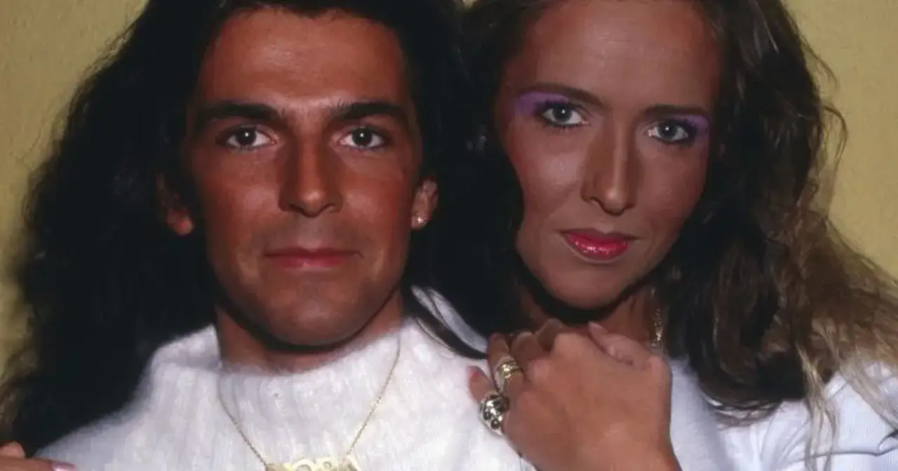 Thomas Anders z żoną z Polski, Norą, w białych swetrach.