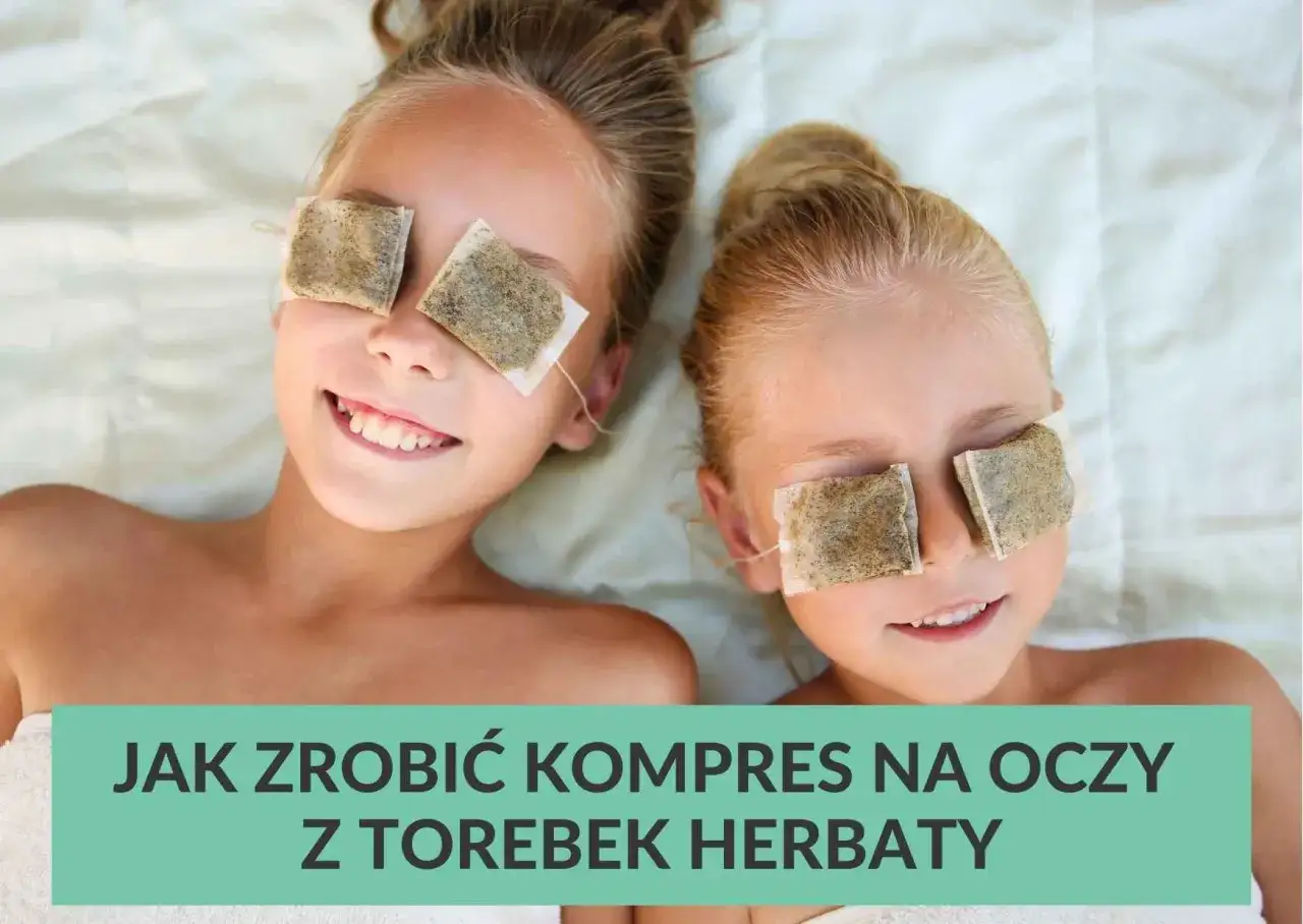 Dwie dziewczynki zrelaksowane z okładem na oko z torebek herbaty.