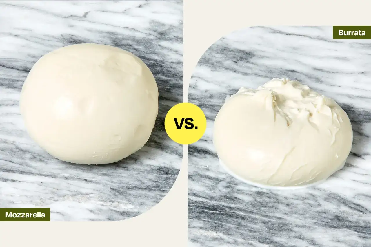 Mozzarella vs. Burrata : une comparaison visuelle des textures. La mozzarella est lisse, la burrata plus crémeuse et effilochée.
