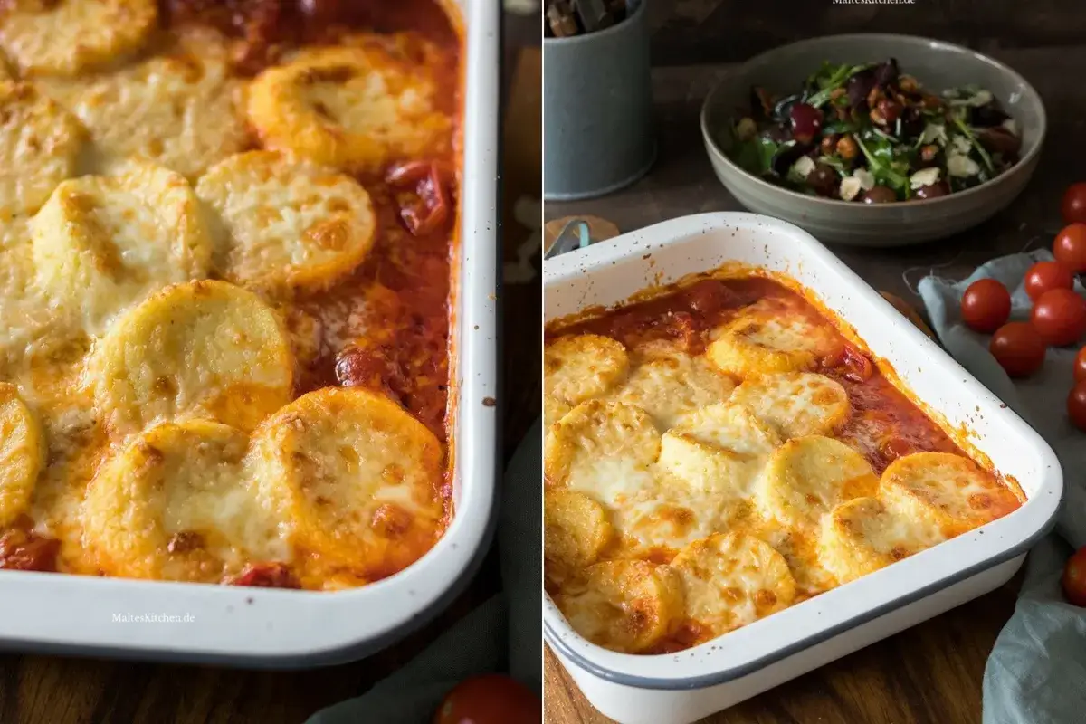 Gnocchi alla Romana, goldbraun &uuml;berbacken mit geschmolzenem K&auml;se in einer Auflaufform, daneben ein frischer Salat.