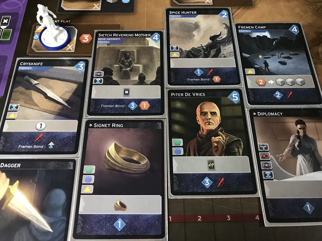 Spielbrett von Dune: Imperium Solo mit Karten wie