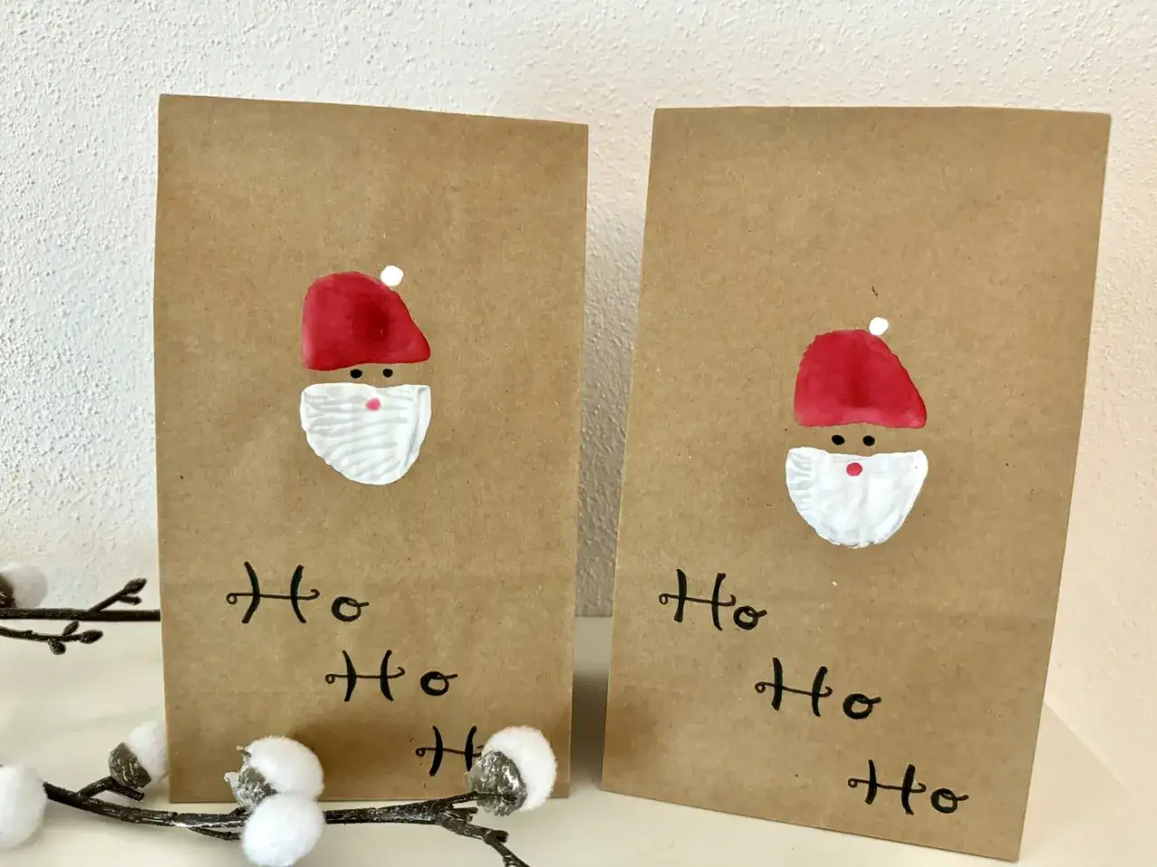 Zwei selbstgemachte Nikolauskarten mit süßen Weihnachtsmann-Motiven und
