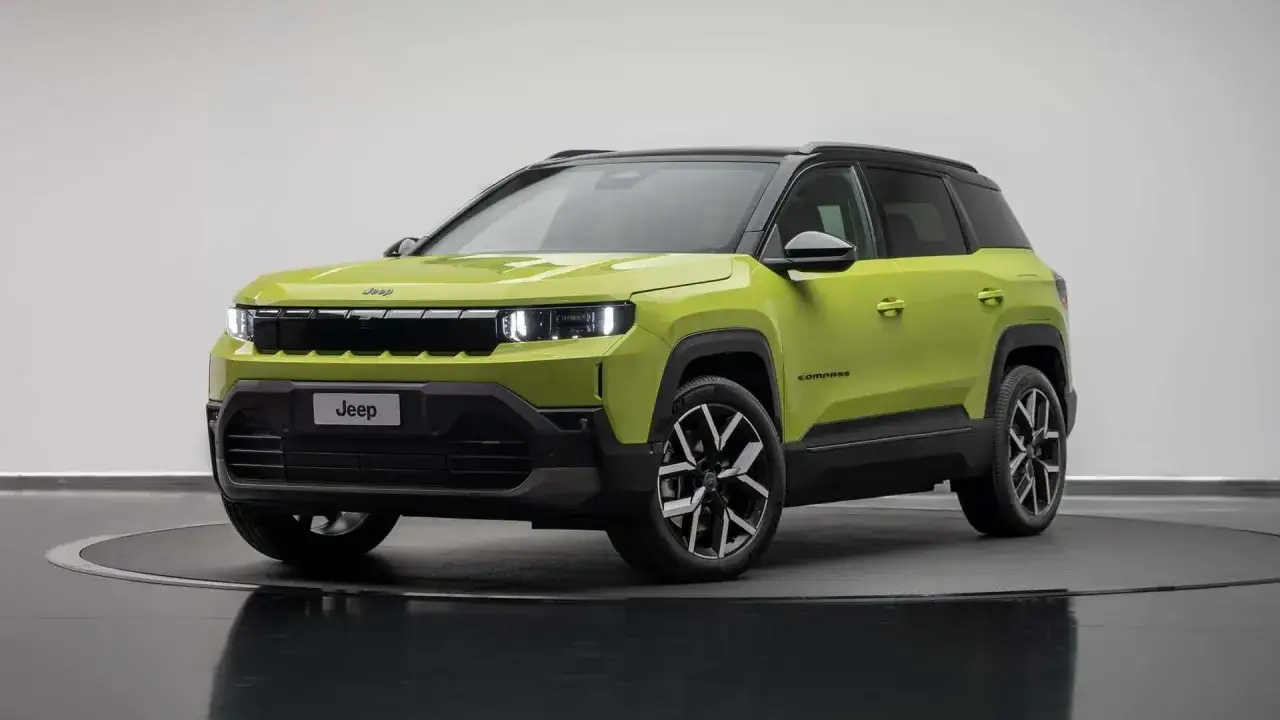Nowy Jeep Compass w jaskrawej zieleni, idealny do miasta i na wyprawy. Zastanawiasz się nad jego spalaniem?