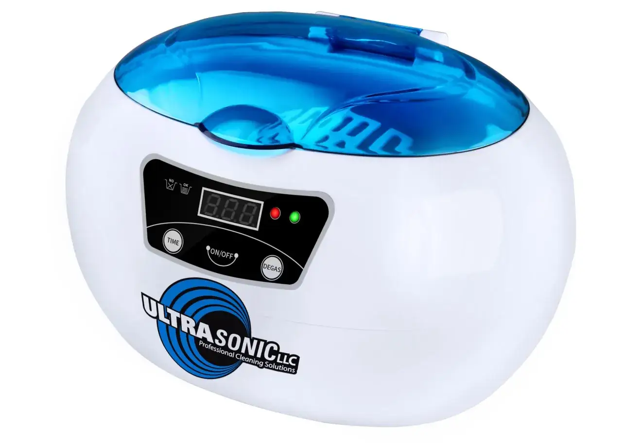 Ultraschallreiniger mit blauem Deckel und digitaler Anzeige. Ideal, um Schmuck, Brillen und Kleinteile gründlich zu reinigen.