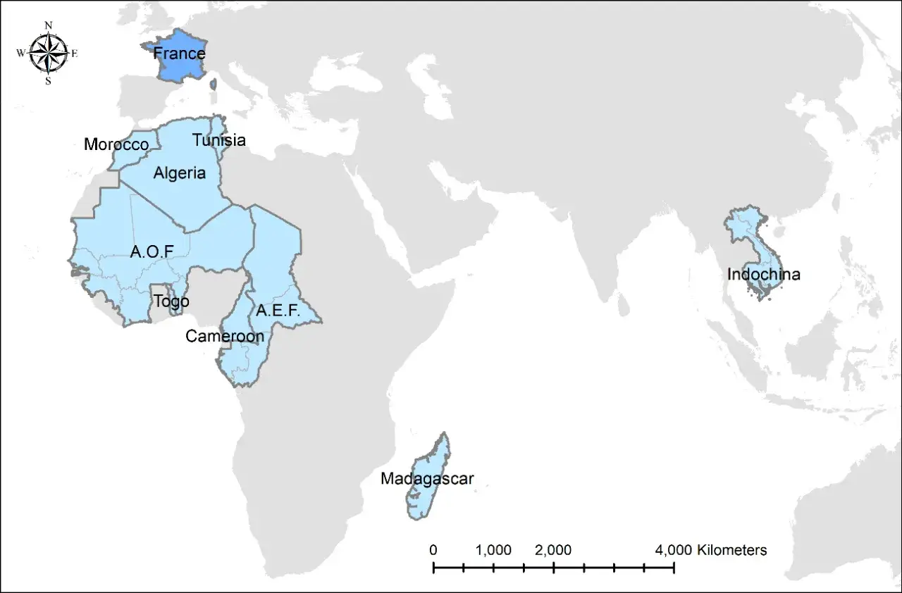 Mapa przedstawia rozległe terytoria dawnej kolonia francuska w Afryce: Algierię, Maroko, Tunezję, A.O.F., A.E.F., Togo, Kamerun i Madagaskar, a także Indochiny.
