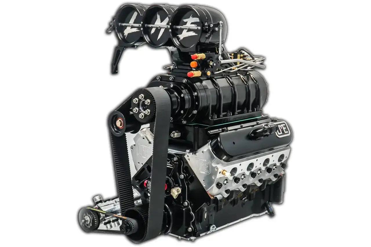 Potężny silnik V8 z podwójnym turbodoładowaniem, błyszczący czarny, gotowy do montażu.