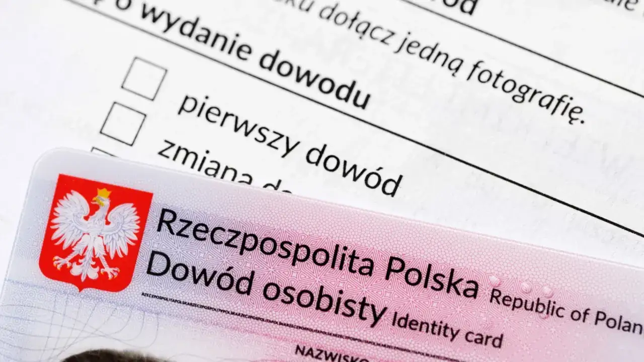 Formularz o wydanie dowodu osobistego, z zaznaczoną opcją 