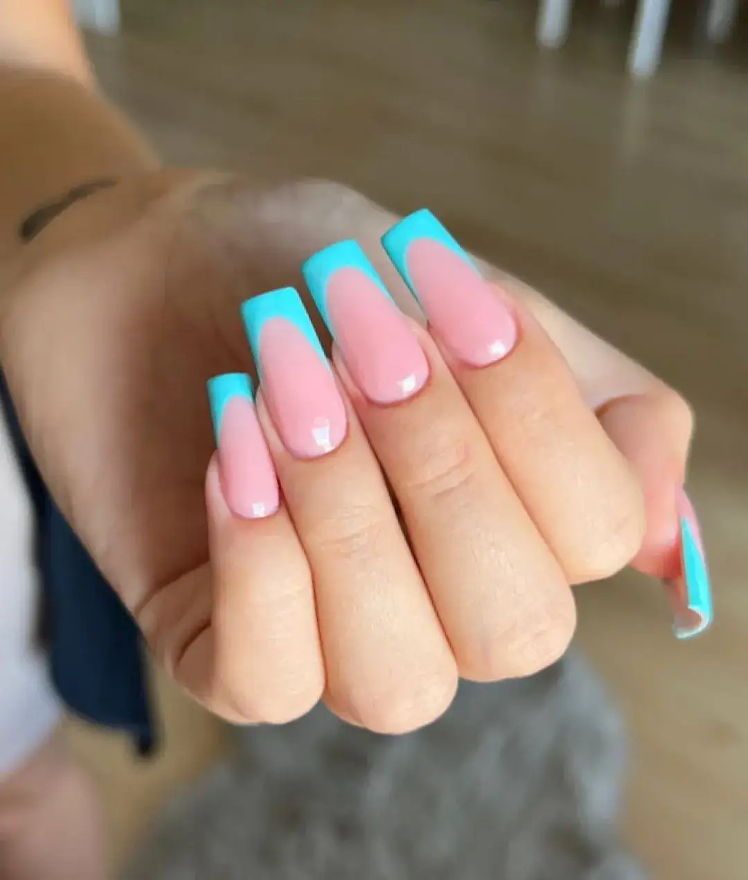 Zdjęcie Paznokcie na których nie widać odrostów – jak uzyskać idealny manicure