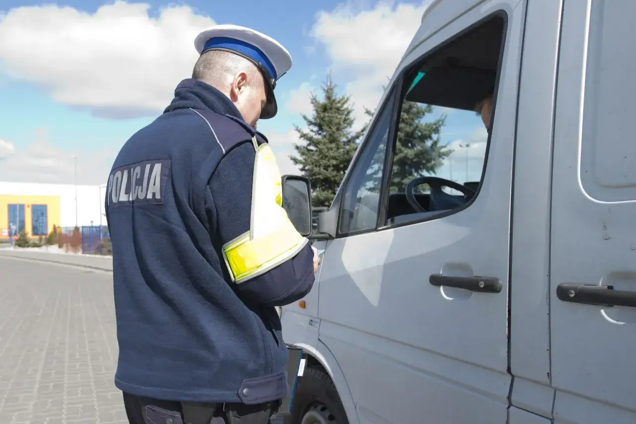 Zdjęcie Nie przyjąłem mandatu co dalej – co grozi i jak się bronić?