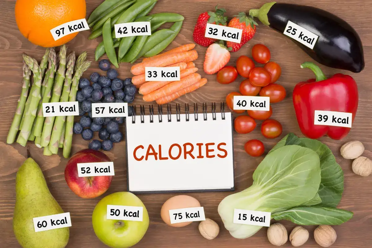 Owoce i warzywa z niską kalorycznością, jak na przykład szparagi (21 kcal) czy papryka (39 kcal), mogą być odpowiedzią na pytanie 
