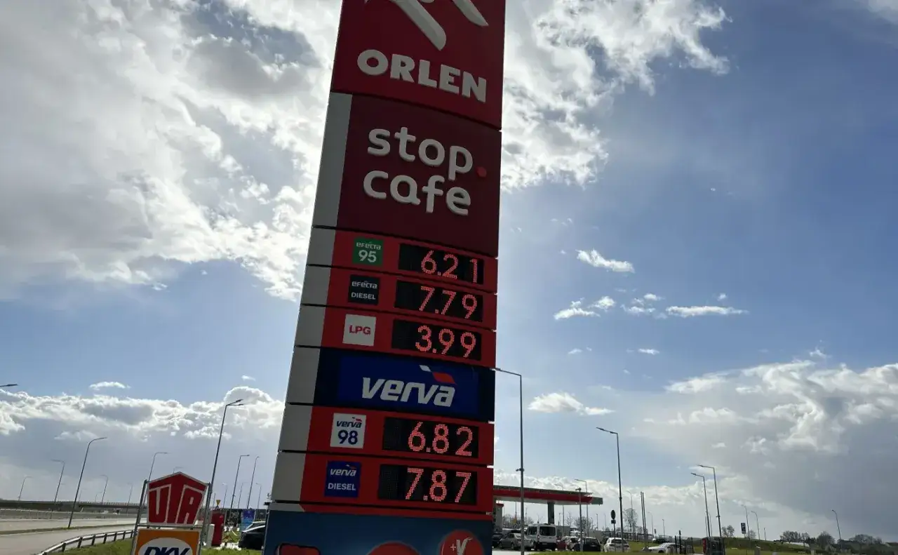 Cena LPG na Orlenie to 3.99. Obok widnieją ceny benzyny i diesla.