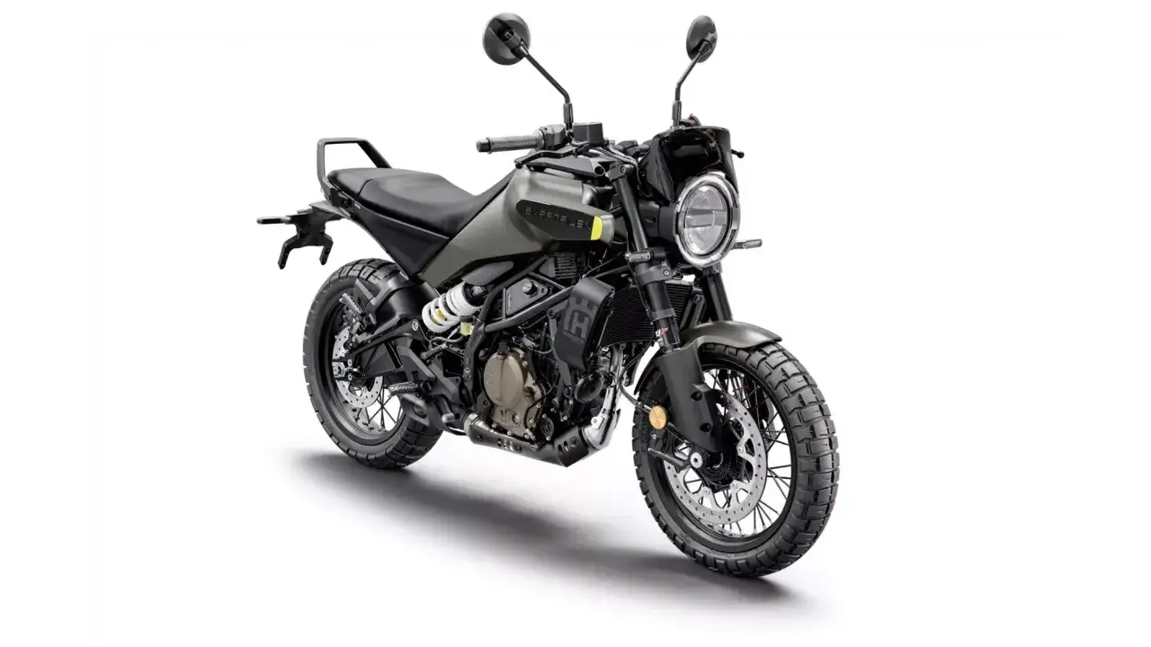 Szary motocykl Husqvarna 125 4T z okrągłym reflektorem i terenowymi oponami.
