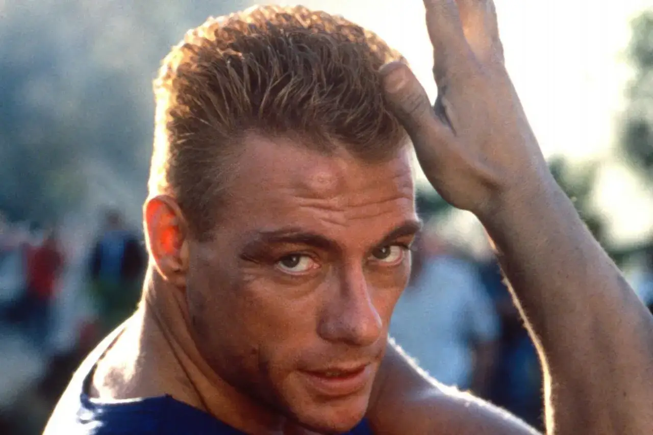 Jean-Claude Van Damme, którego kariera filmowa była pełna akcji, w tym filmów, które mogłyby sugerować, że jean-claude van damme nie żyje, w rzeczywistości nadal żyje.