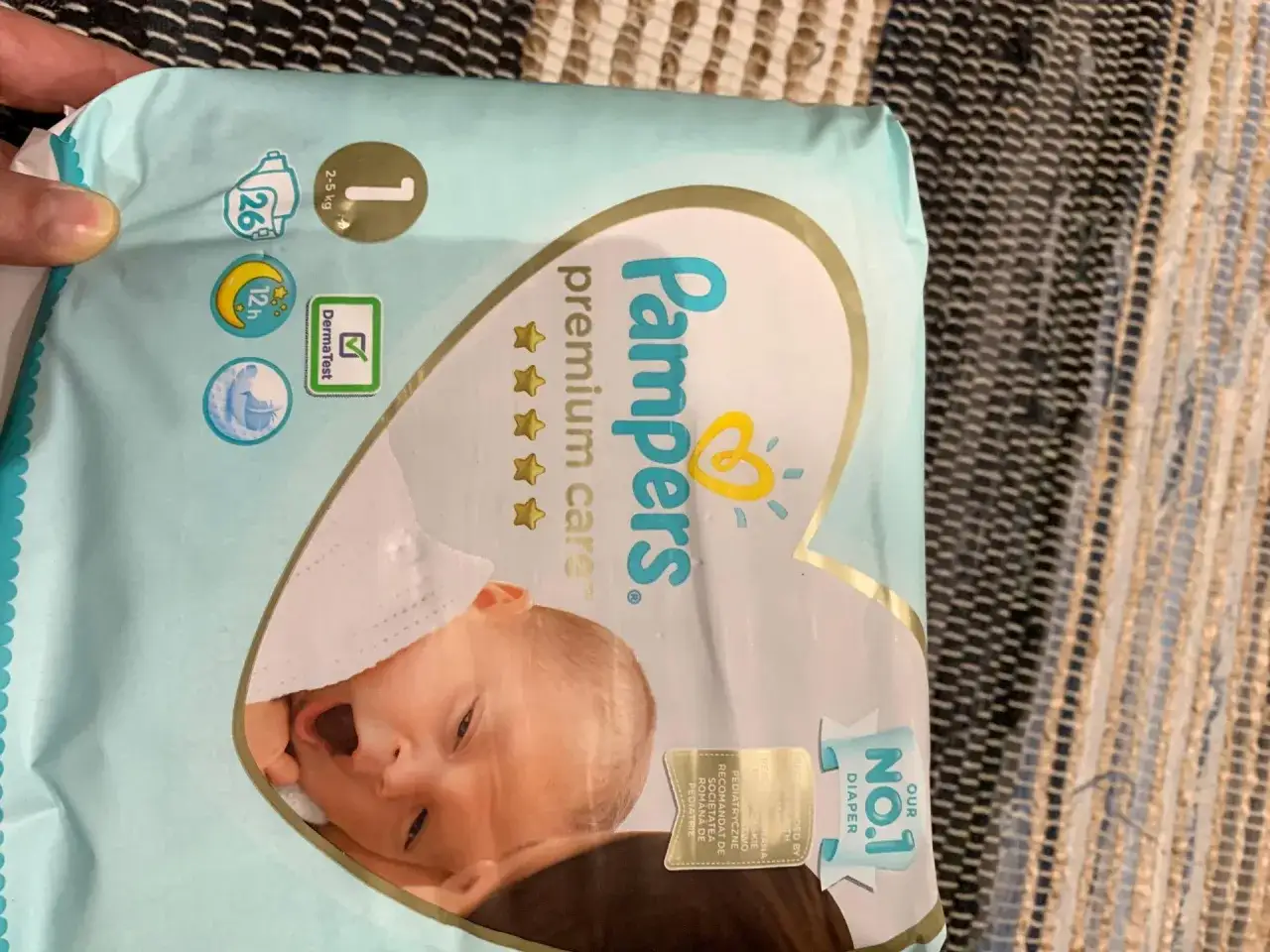 Opakowanie pieluszek Pampers Premium Care, rozmiar 1 (2-5 kg), zawiera 26 sztuk. Zastanawiasz się, ile noworodek zużywa pampersów? To opakowanie to dobry początek.