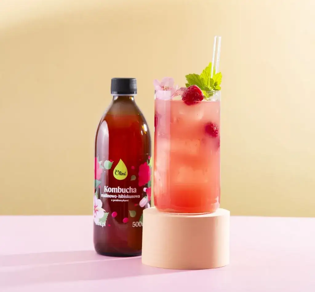 kombucha napój w szklance