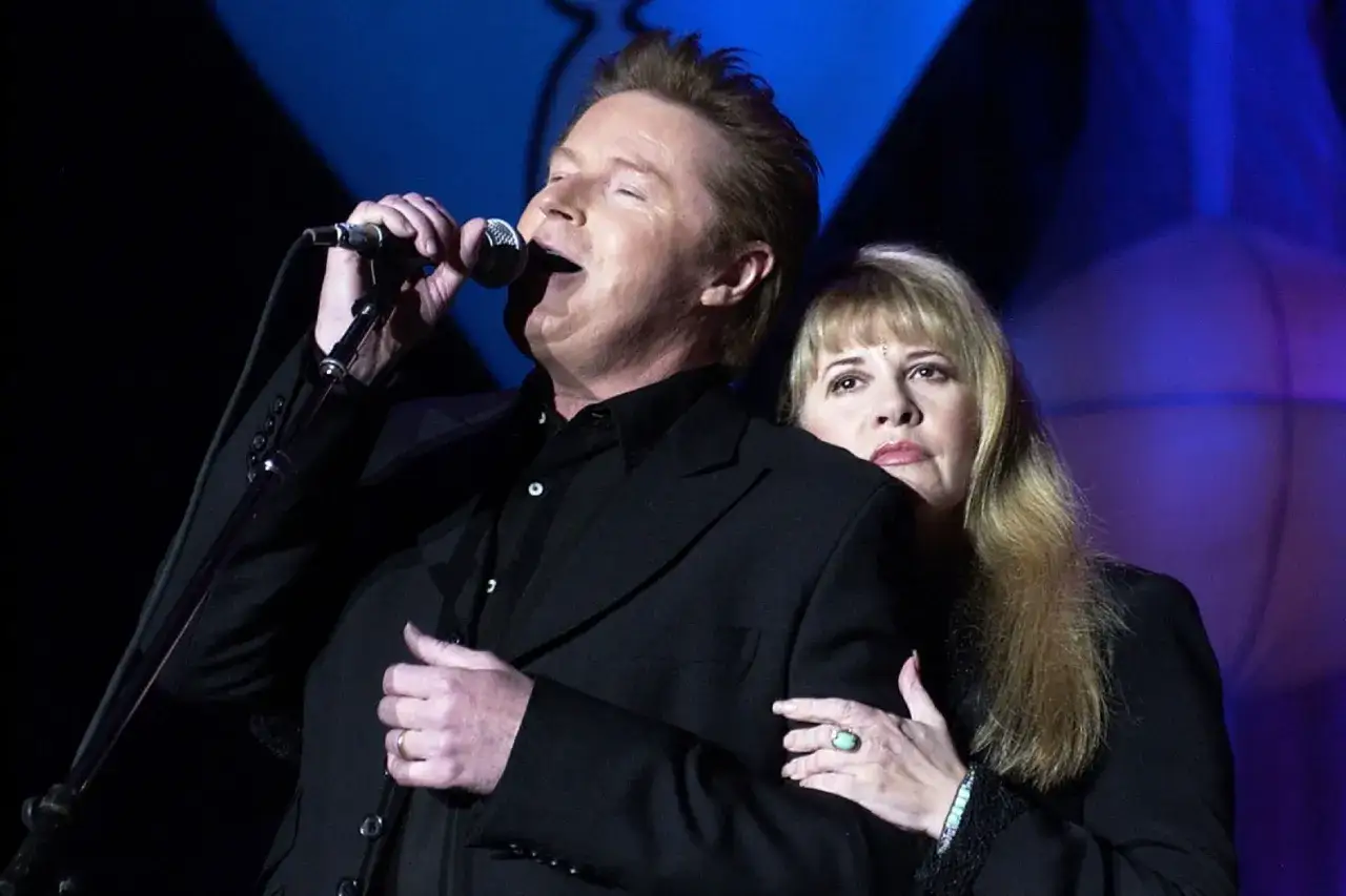 Don Henley i Stevie Nicks, jedni z najbardziej słynnych duet&oacute;w muzycznych, na scenie.