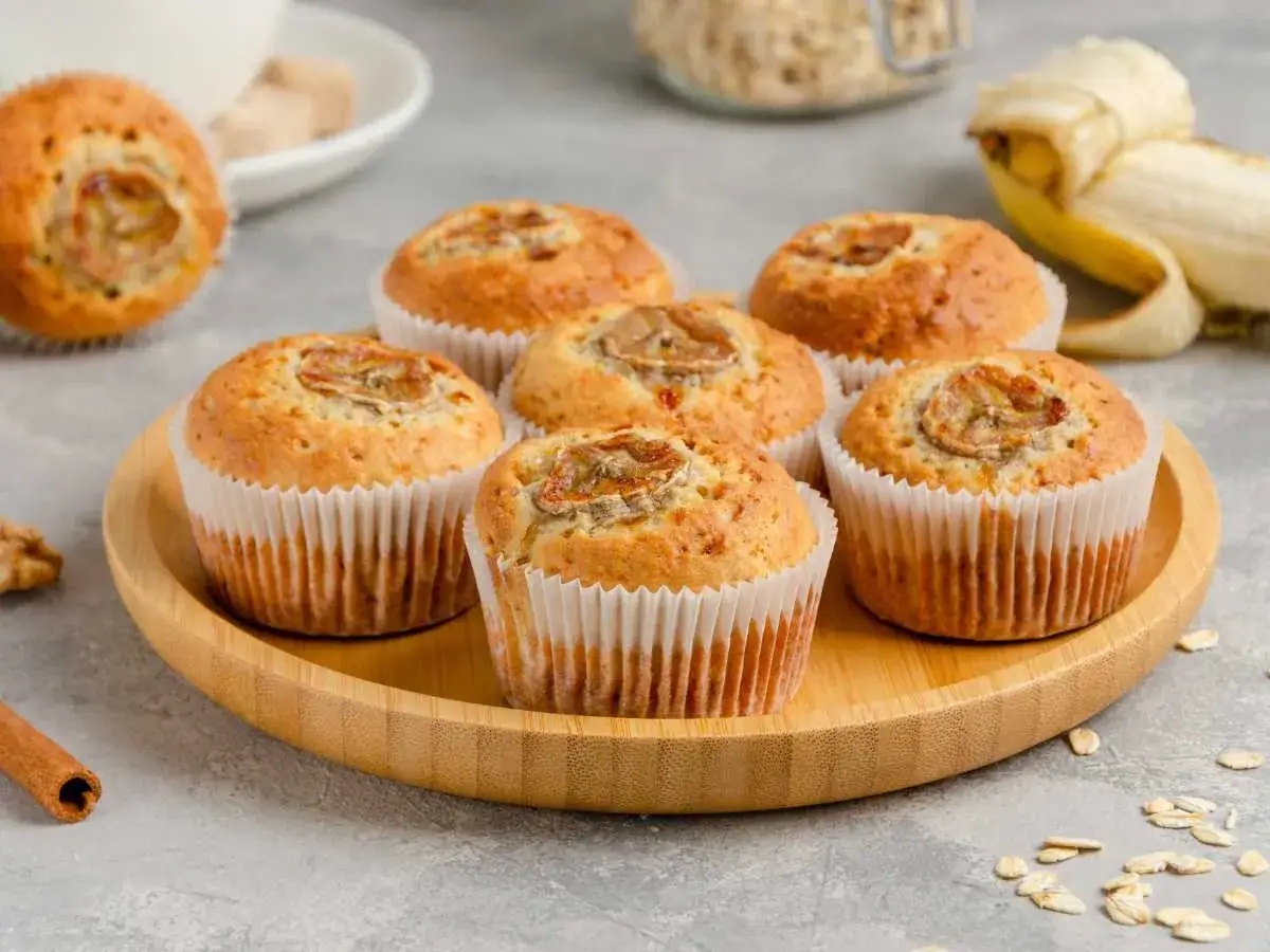 Deliciosas magdalenas bebe de pl&aacute;tano y avena, perfectas para un desayuno o merienda.