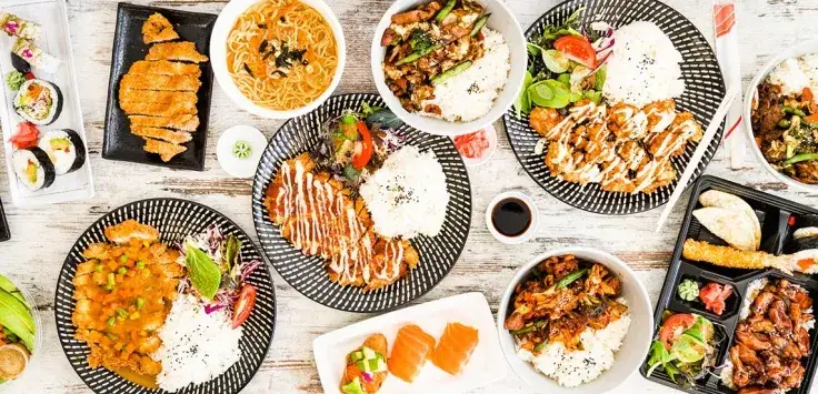Vielfältige Gerichte aus verschiedenen Küchen (italienisch, asiatisch, vegan)