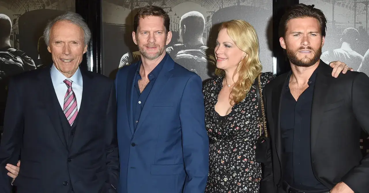 Clint Eastwood z dziećmi, Scottem i córką Alison, na premierze.