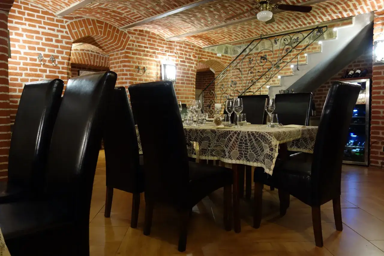 Wino i Talerzyki Krosno wnętrze restauracji