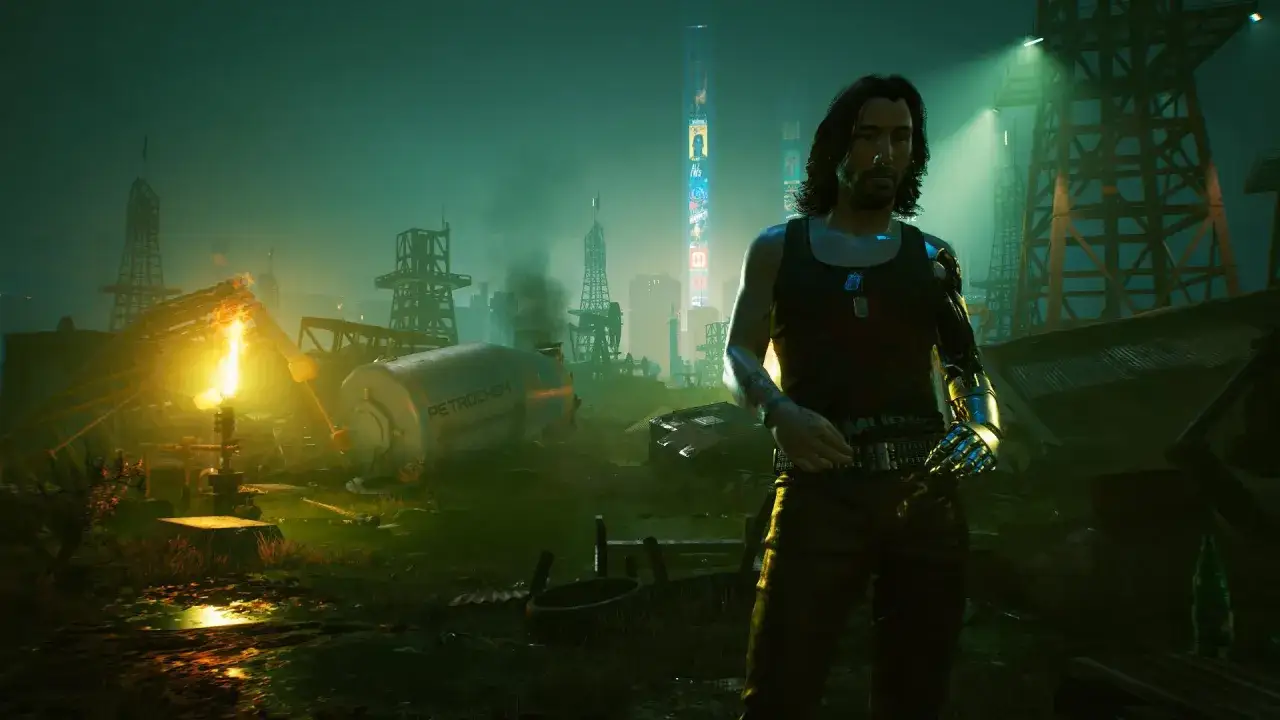 Johnny Silverhand stoi na tle zniszczonej rafinerii, symbolizując ukryte zakończenie cyberpunk. W tle widać neonowe wieżowce.