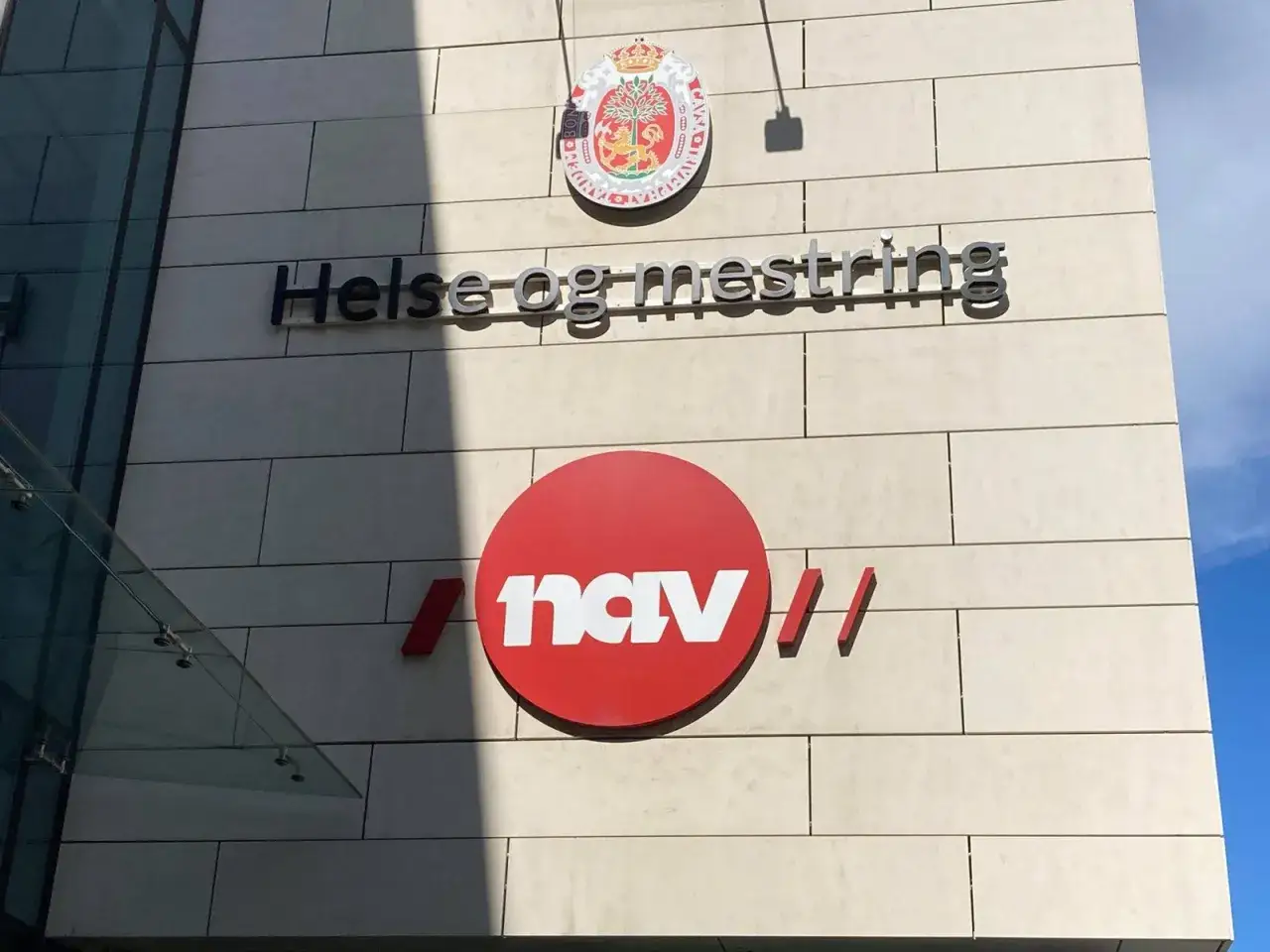 Budynek z napisem