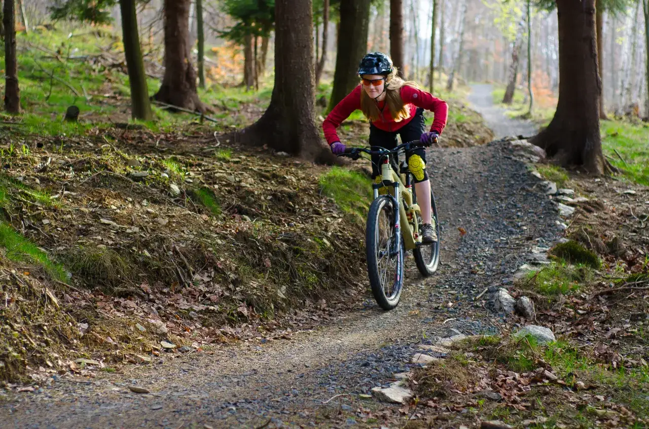 Single Track pod Smrkem rowerzyści