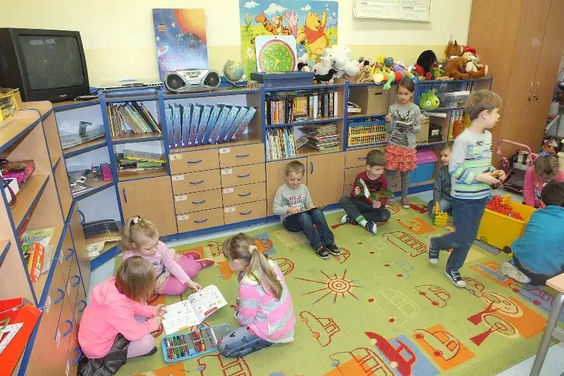 r&oacute;żnorodne pomieszczenia szkolne w polskiej szkole