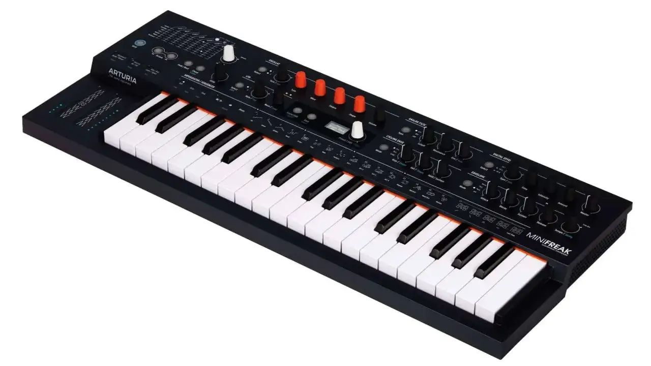 Arturia Minifreak Synthesizer mit 37 Tasten, vielen Reglern und einem Display f&uuml;r kreative Klangerzeugung.