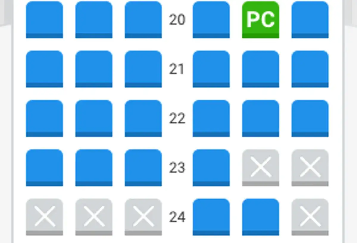 Widok miejsc w samolocie Ryanair. Numeracja od 20 do 24. Jedno miejsce oznaczone PC.