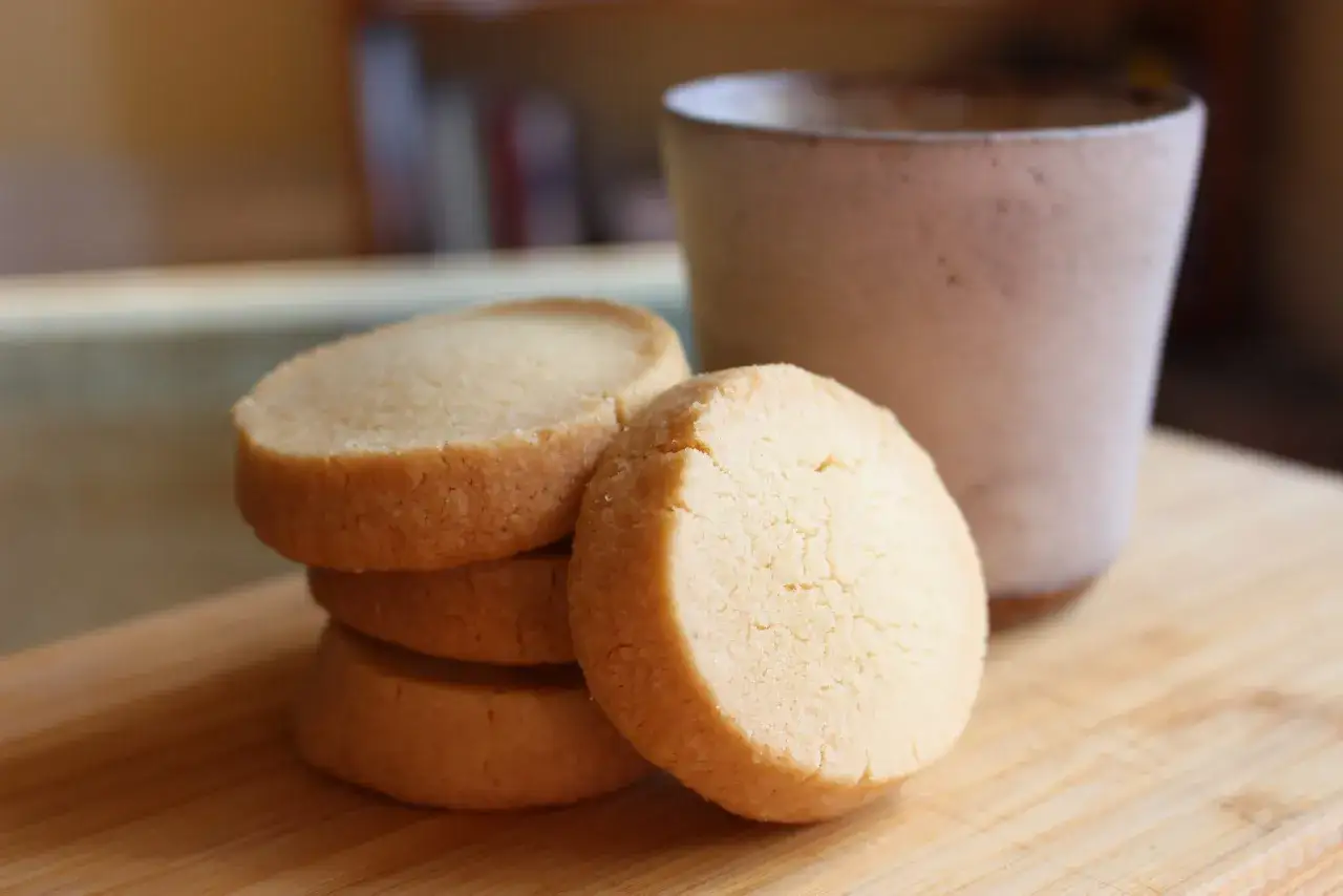 D&eacute;licieux shortbreads faits maison, parfaits pour accompagner une tasse de th&eacute;. Une recette simple pour un plaisir gourmand.